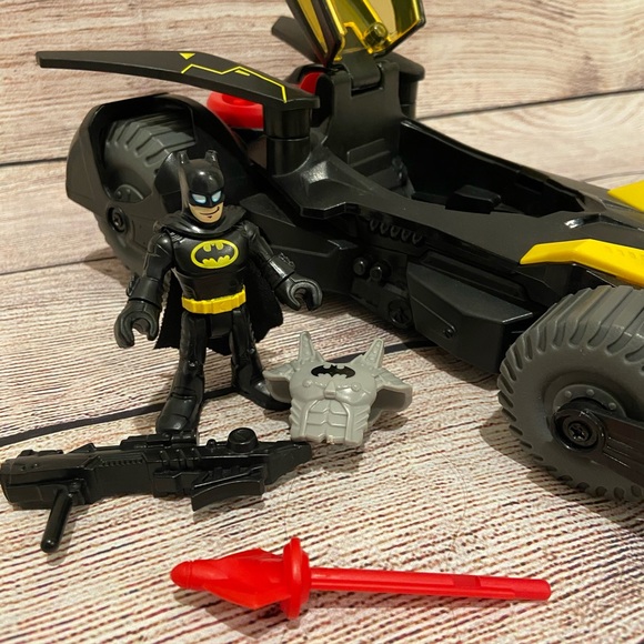 Imaginext DC Super Friends Batmobile & Batman - Picture 6 of 6